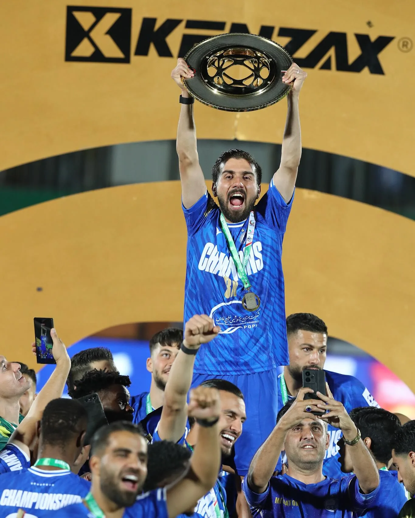 بیوگرافی مهران احمدی فوتبالیست و همسرش؛ هافبک لرستانی استقلال تهران بیوگرافی مهران احمدی فوتبالیست و همسرش؛ هافبک لرستانی استقلال تهران