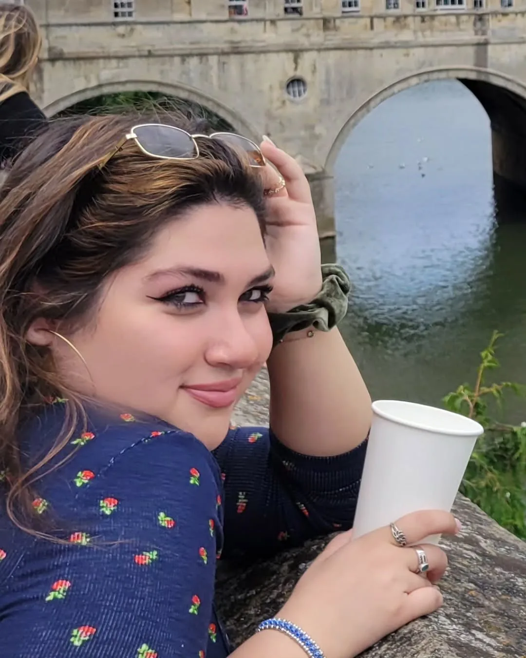 بیوگرافی نگار استخر صداپیشه عروسک سنجد و ماجرای مهاجرت به آمریکا نارگل رشیدیان فرزند نگار استخر