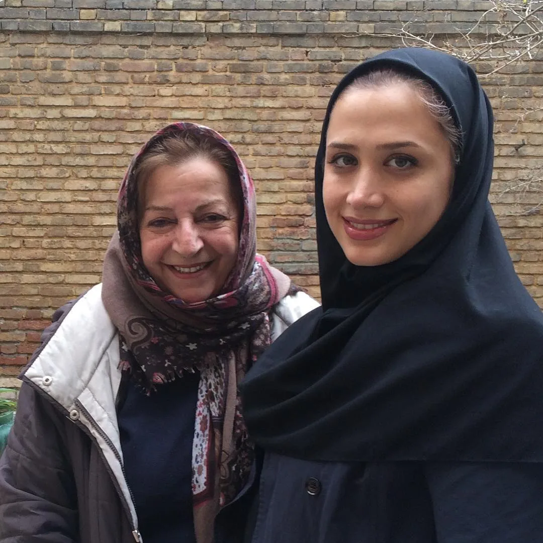 بیوگرافی سارا روستاپور مجری کودک (خاله سارا)، زندگی شخصی و ازدواجها سارا روستاپور در کنار مرضیه برومند