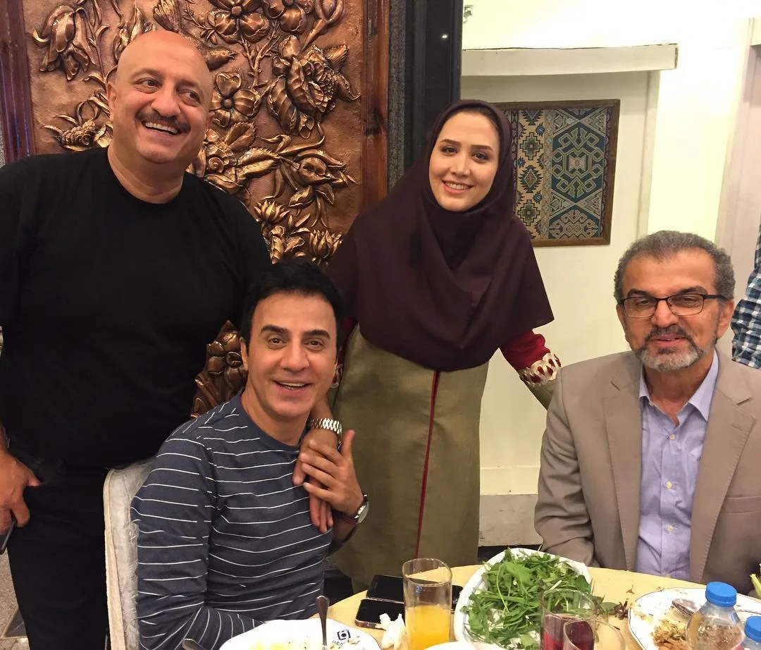 بیوگرافی سارا روستاپور مجری کودک (خاله سارا)، زندگی شخصی و ازدواجها سارا روستاپور مجری کودک در کنار داریوش فرضیایی، مسعود روشن پژوه و هرمز شجاعی مهر