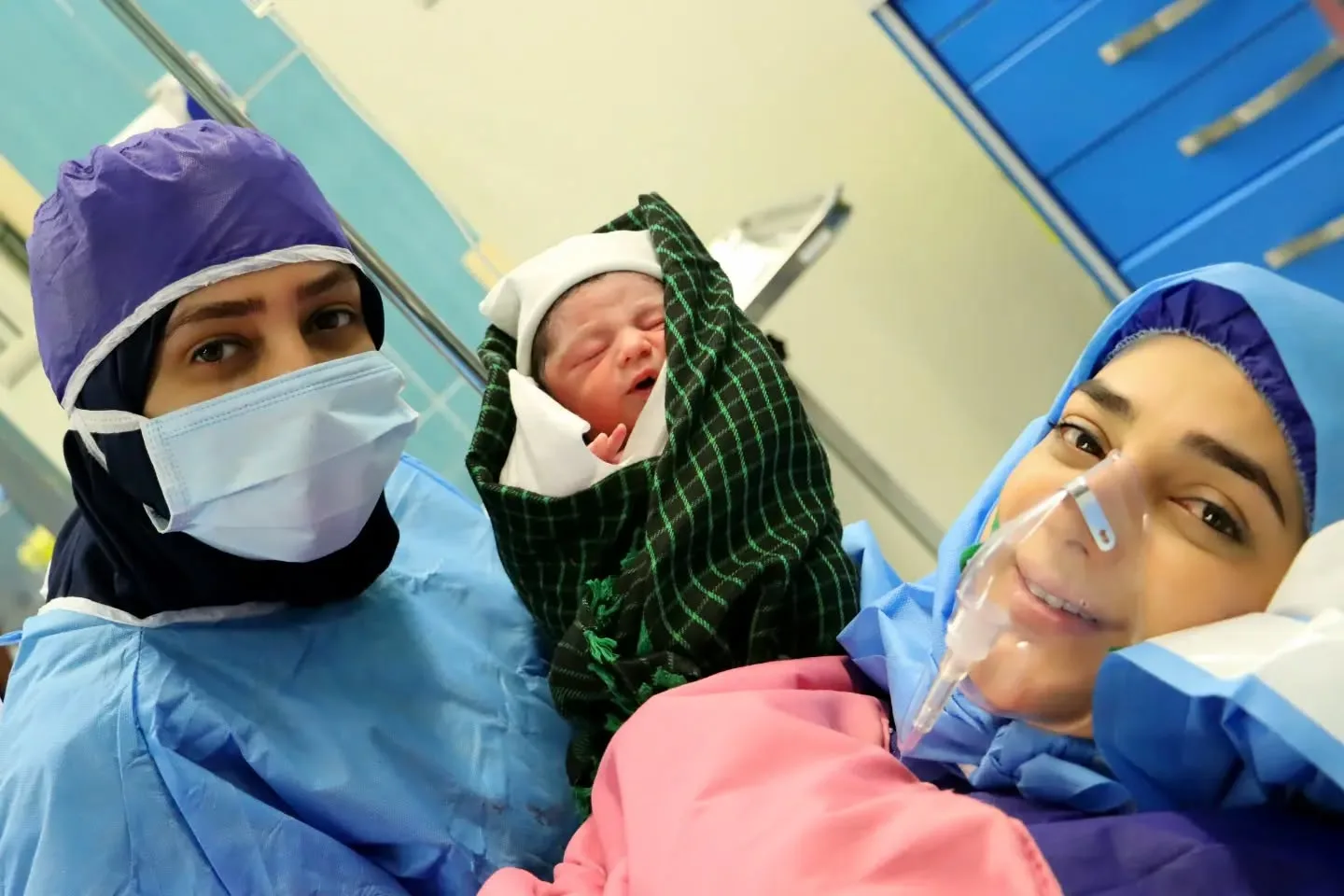 بیوگرافی ستاره سادات قطبی و همسر و پسرانش؛ مجری و بازیگر تلویزیون لحظه به دنیا آمدن محمدحسین شکیبا فرزند چهارم شهرام شکیبا و ستاره سادات قطبی