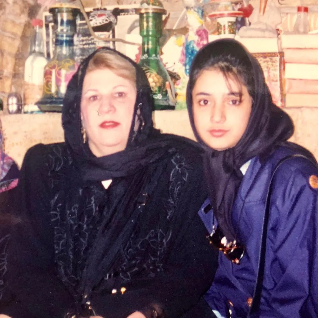 زندگی شخصی و بیوگرافی شبنم قلی خانی بازیگر و همسر، فرزند و خانواده عکس دوران نوجوانی شبنم قلی خانی و مادرش