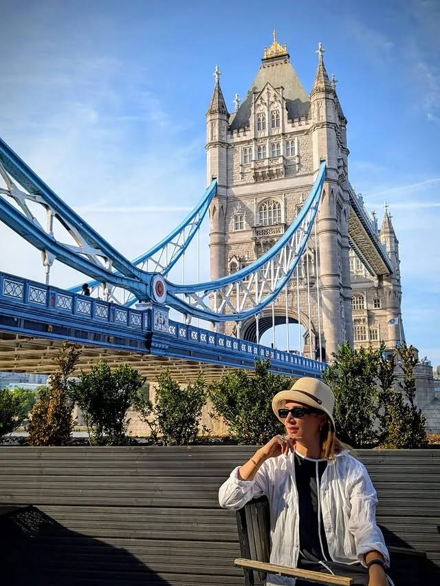 زندگی شخصی و بیوگرافی شبنم قلی خانی بازیگر و همسر، فرزند و خانواده عکس شبنم قلی خانی در سفر به لندن