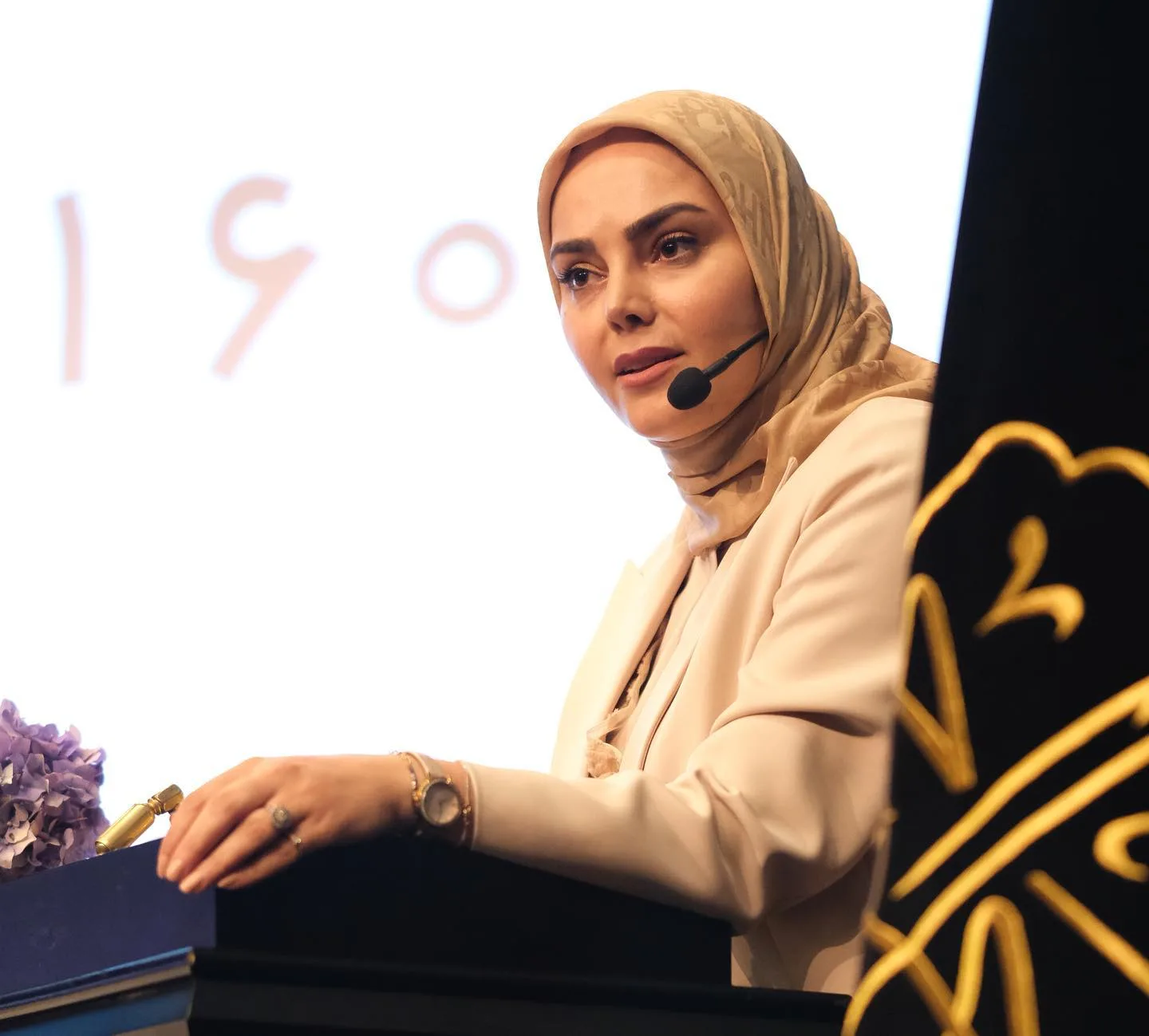 تصاویر و بیوگرافی زهرا محمودوند مجری برنامههای ورزشی تلویزیون، سوابق کاری و اصالت زهرا محمودوند