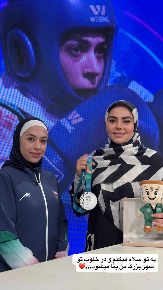 تصاویر و بیوگرافی زهرا محمودوند مجری برنامههای ورزشی تلویزیون، سوابق کاری و اصالت زهرا محمودوند مجری برنامههای ورزشی تلویزیون