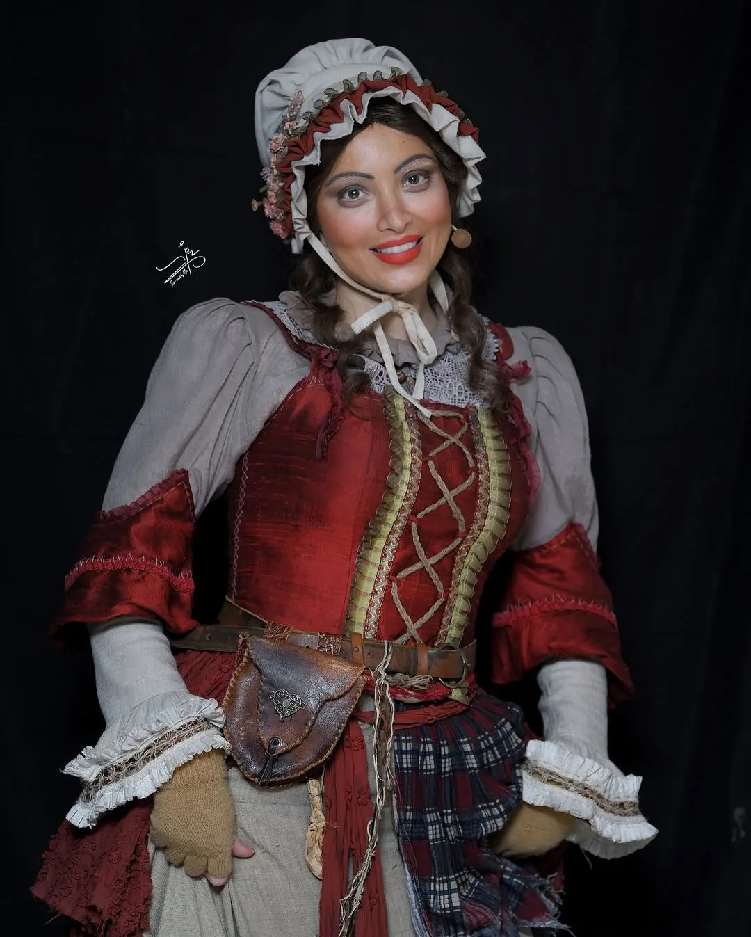 گریم جذاب بهنوش طباطبایی برای تئاتر اولیور توئیست گریم بهنوش طباطبایی در الیور توئیست در نقش نانسی