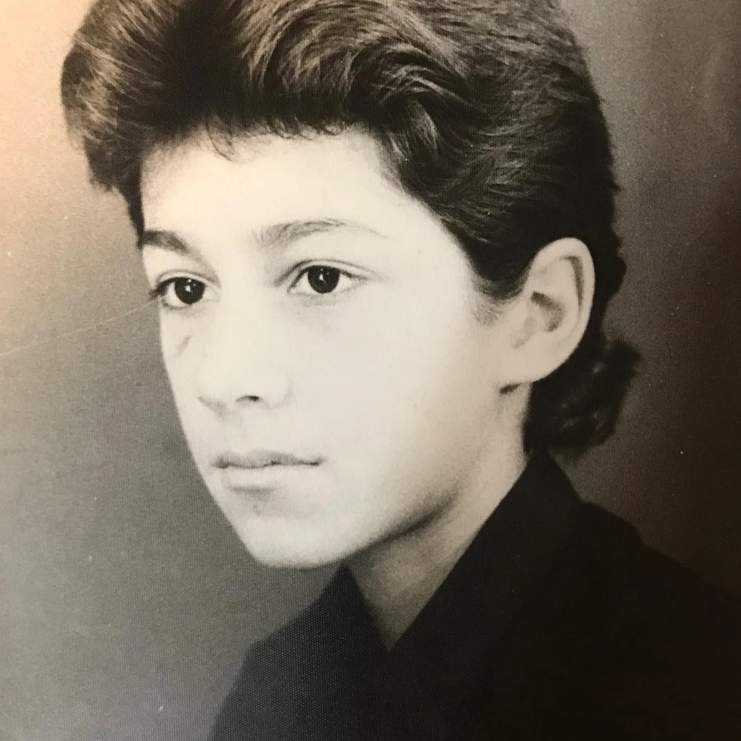 بیوگرافی داوود دادمرزی مجری و گوینده خبر ورزشی و ماجرای خداحافظی ناگهانی از تلویزیون داوود دادمرزی در دوران نوجوانی