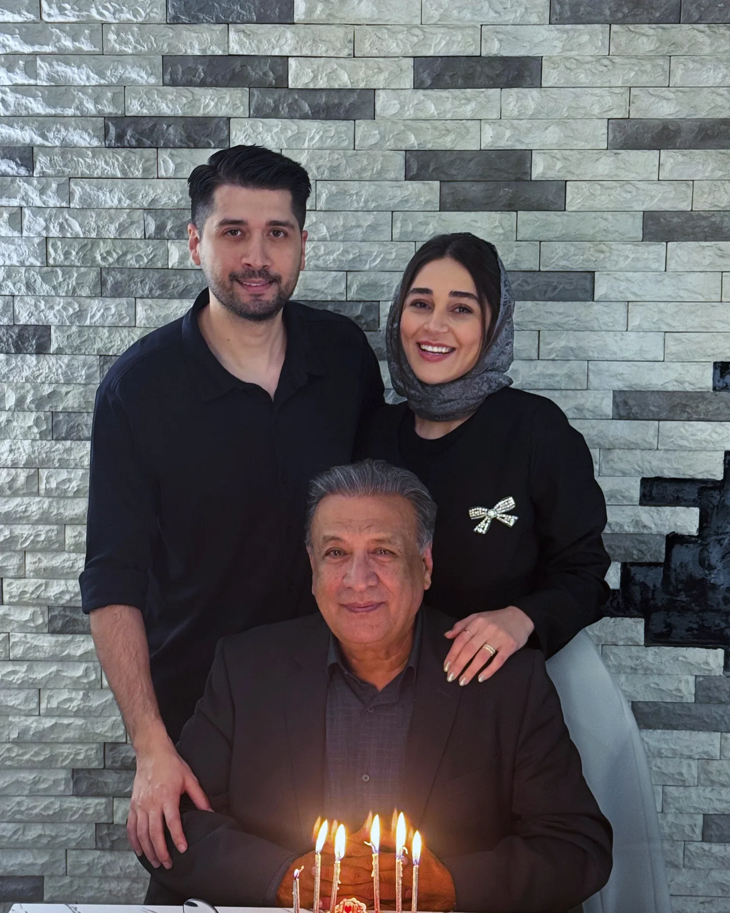 جشن تولد ۷۲ سالگی امید ثروتیان سریال آنام در کنار پسر و عروس واقعیش! جشن تولد ۷۲ سالگی امید ثروتیان سریال آنام در کنار پسر و عروس واقعیش!