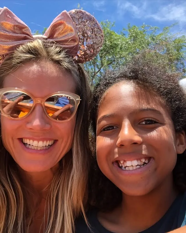 تصاویر و بیوگرافی هایدی کلوم مجری قرعه کشی گروه بندی جام جهانی آمریکا هایدی کلوم و دخترش یوهان