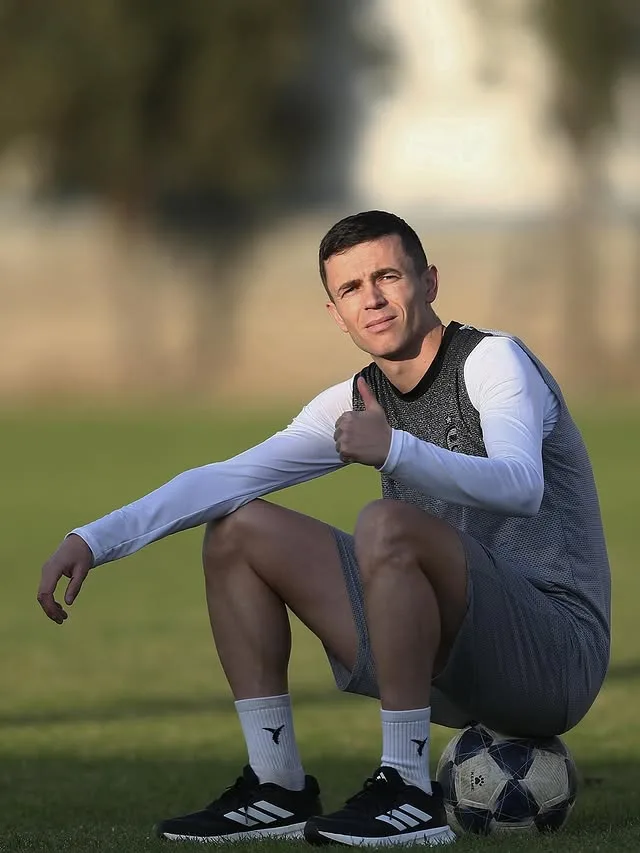 بیوگرافی یاسر آسانی بازیکن استقلال و ملی پوش تیم ملی آلبانی یاسر آسانی در تمرینات استقلال