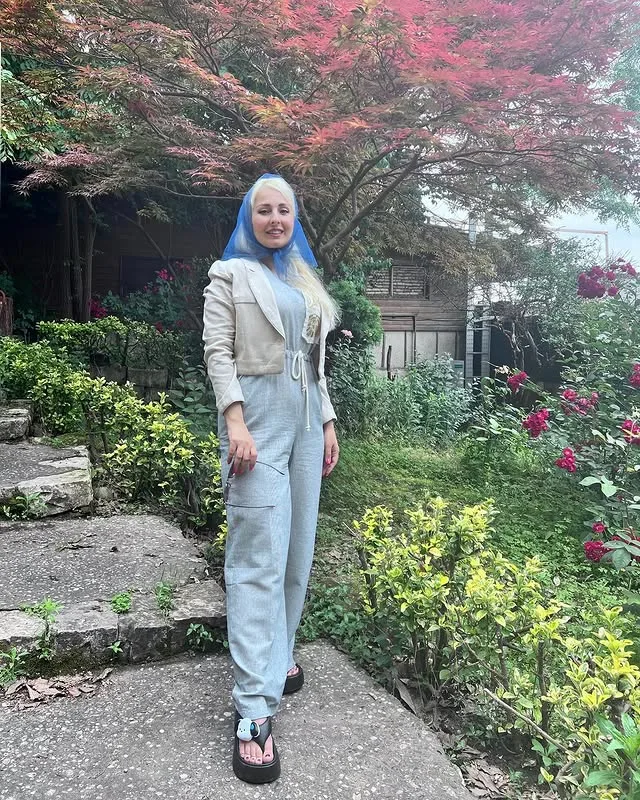 بیوگرافی ندا غفاری مجری سابق صدا و سیما و تغییر پوشش عجیب پس از استعفا چهره و پوشش جدید ندا غفاری