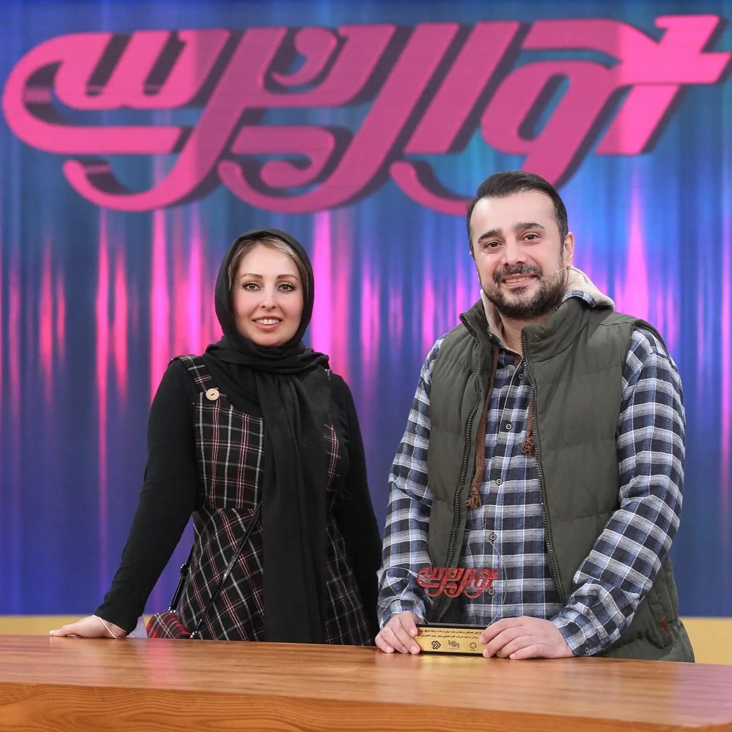 بیوگرافی ندا غفاری مجری سابق صدا و سیما و تغییر پوشش عجیب پس از استعفا ندا غفاری در کنار سپند امیرسلیمانی