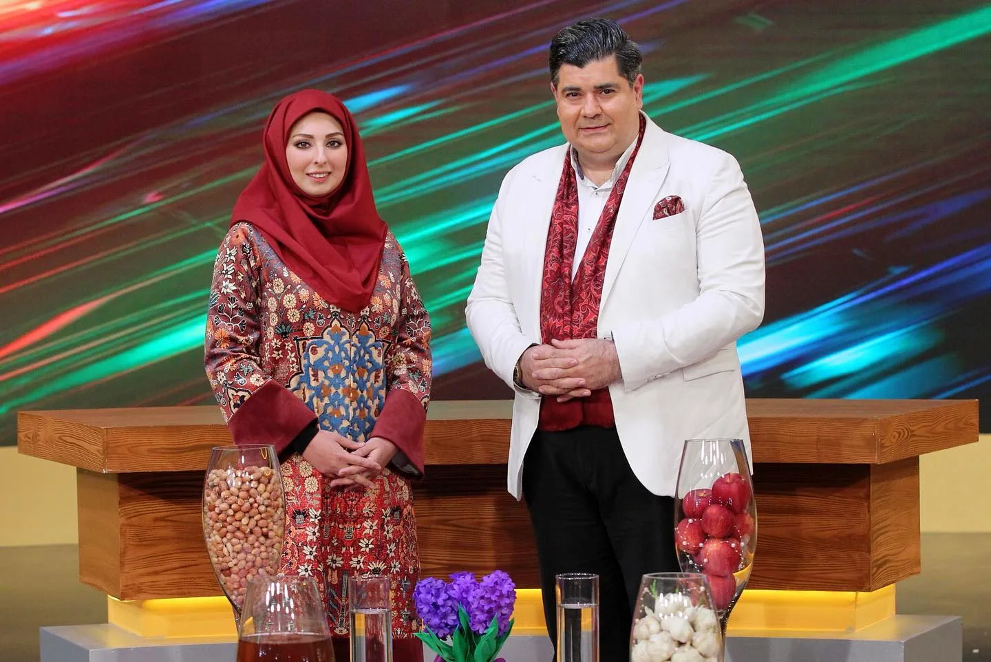 بیوگرافی ندا غفاری مجری سابق صدا و سیما و تغییر پوشش عجیب پس از استعفا ندا غفاری در کنار سالار عقیلی