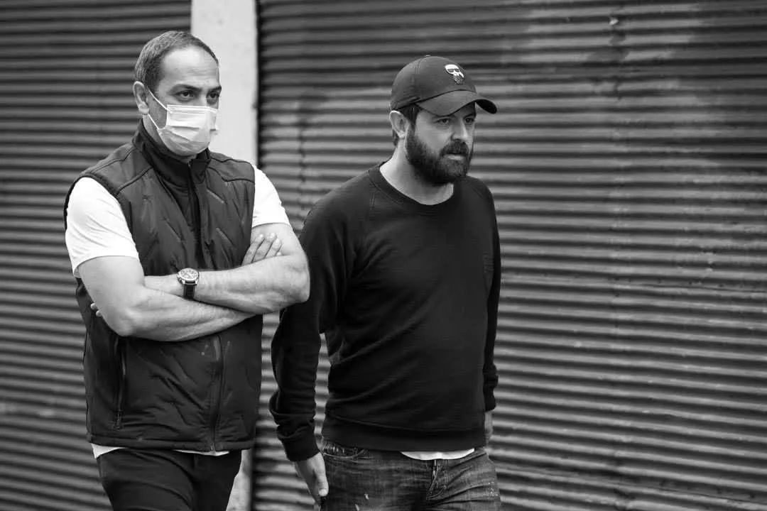 بررسی سبک بازیگری هومن سیدی: از «قورباغه» تا «وحشی» هومن سیدی در فیلم جنگ جهانی سوم