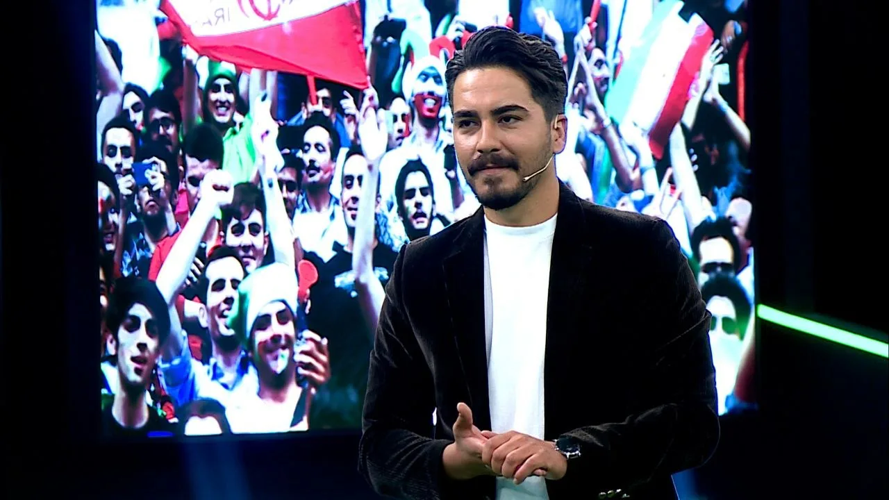 بیوگرافی علی زمانی مجری و گوینده؛ از رویای فوتبال تا اجرای تلویزیونی و صدای رادیو علی زمانی