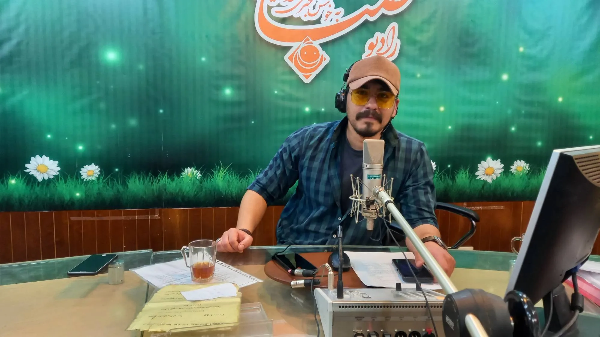 بیوگرافی علی زمانی مجری و گوینده؛ از رویای فوتبال تا اجرای تلویزیونی و صدای رادیو فعالیت علی زمانی در رادیو