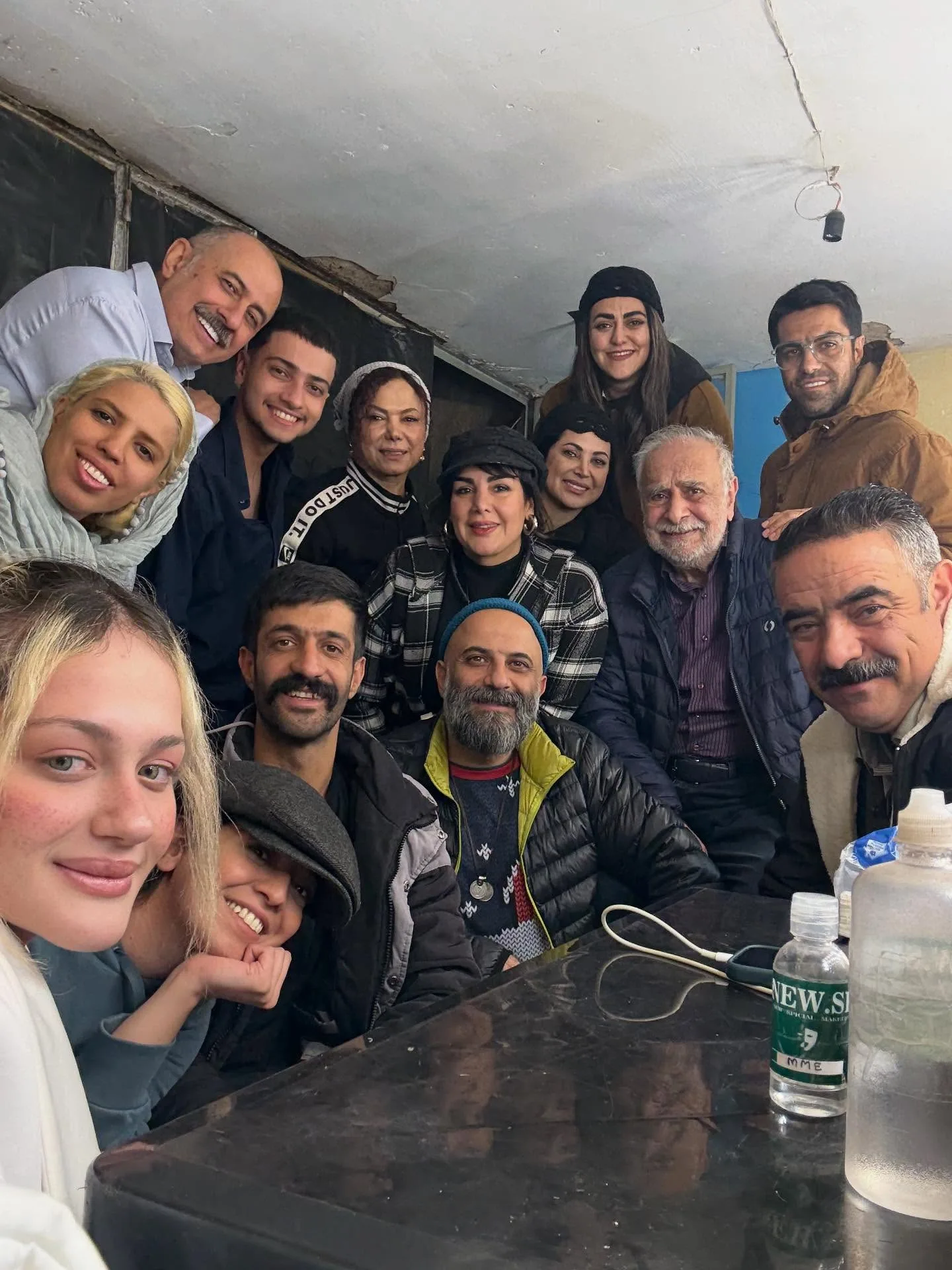 پشت صحنه خودمونی شب آخر سریال اسباب زحمت با حضور بازیگران پشت صحنه خودمونی شب آخر سریال اسباب زحمت با حضور بازیگران