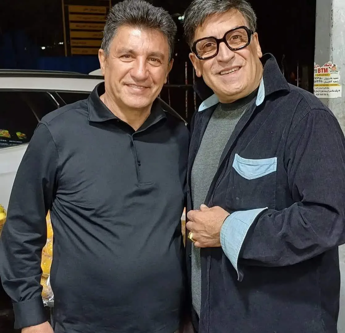 بیوگرافی بهمن هاشمی مجری مسابقه نبض انرژی؛ از جادوی صدا تا اجرای ۱۰۰ میلیونی بهمن هاشمی در کنار امیر قلعه نویی