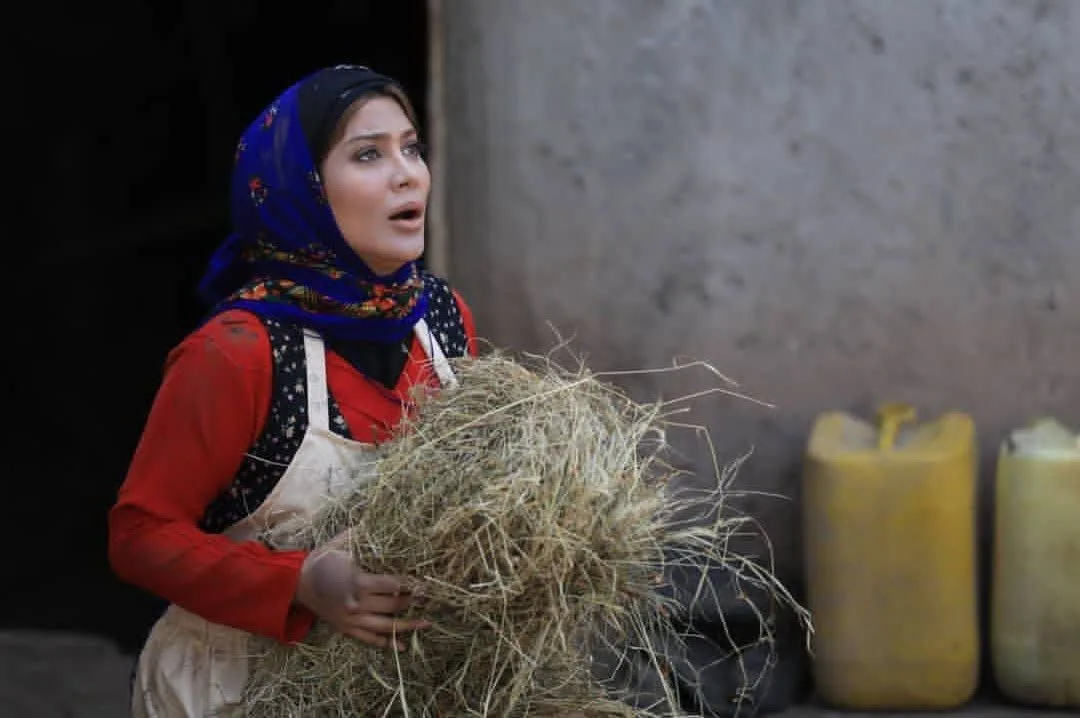 بیوگرافی زهرا جهرمی بازیگر نقش «طلا» در سریال «سوجان» زهرا جهرمی در سینمایی سلفی با رستم