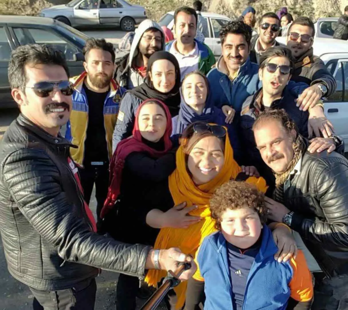 بیوگرافی سارا همتی بازیگر نقش «پرستو» در سریال «قرعه» سارا همتی در کنار دیگر عوامل سریال قرعه