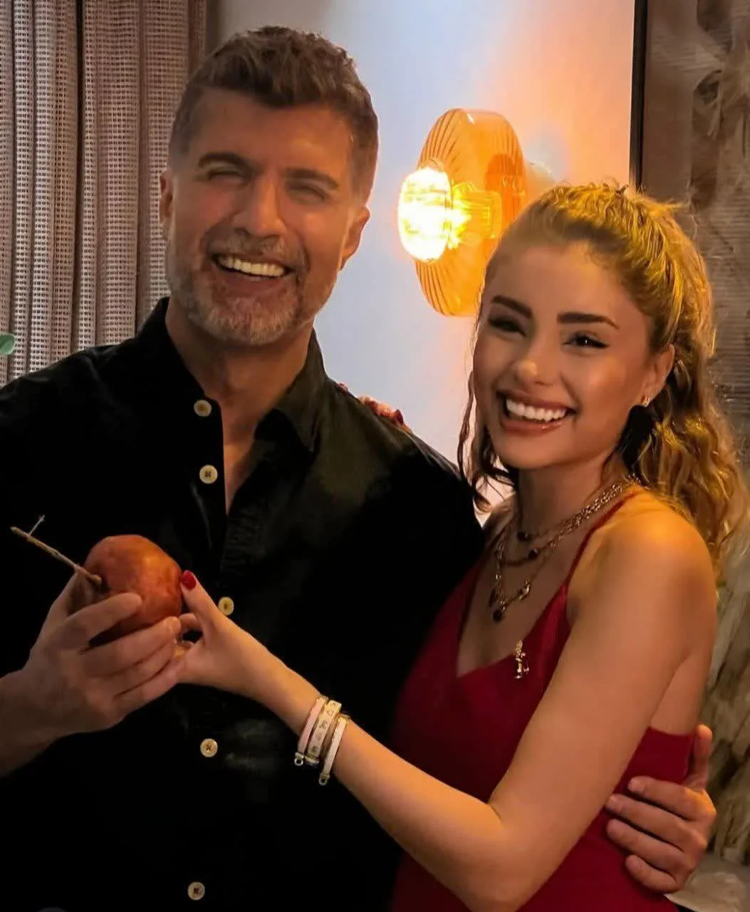 بیوگرافی سمر دادگر همسر اوزجان دنیز بازیگر ترک سمر و اوزجان