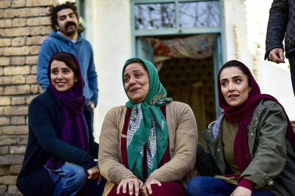 فرانک تمنایی بازیگر نقش «فهیمه» در سریال «قرعه» فرانک تمنایی در فیلم خجالت نکش