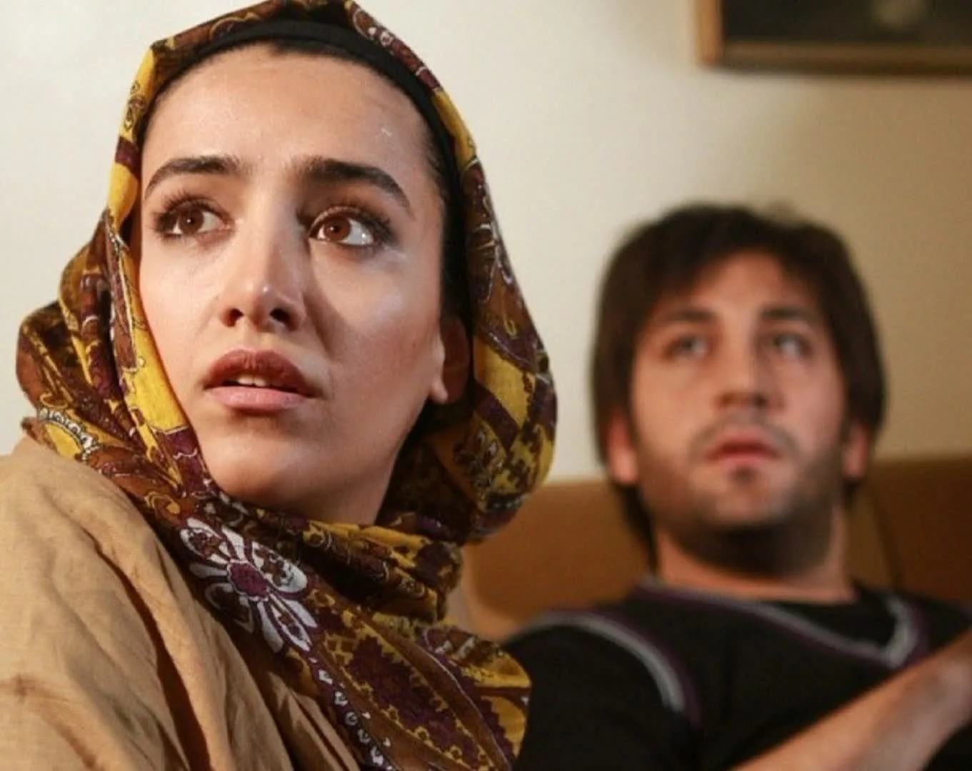 فرانک تمنایی بازیگر نقش «فهیمه» در سریال «قرعه» فرانک تمنایی و وحید شیخ زاده در فیلم کارما