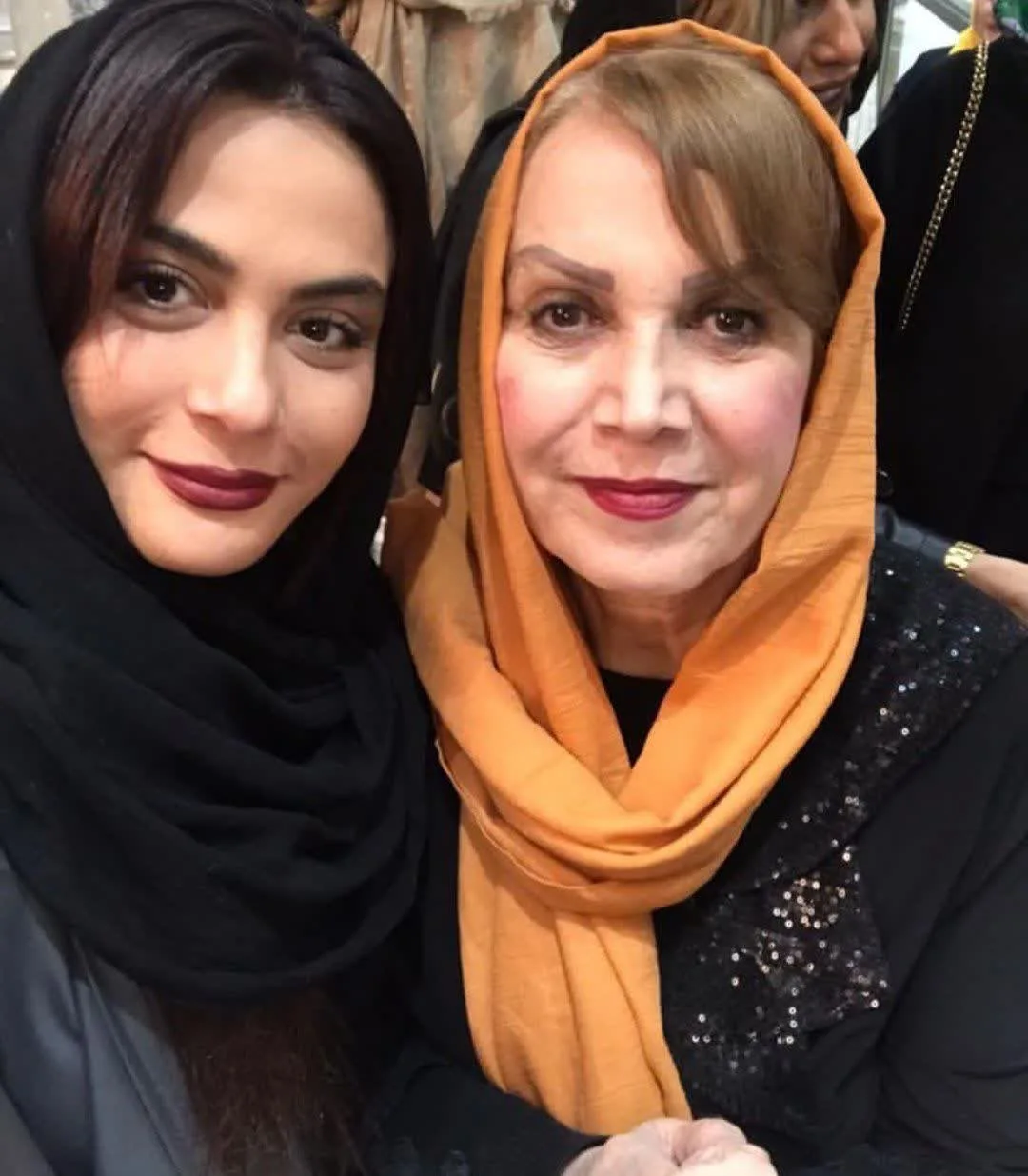 بیوگرافی مارال فرجاد؛ برنده سیمرغ فجر ۱۴۰۴ و پیام از تخت بیمارستان مارال فرجاد و مادرش