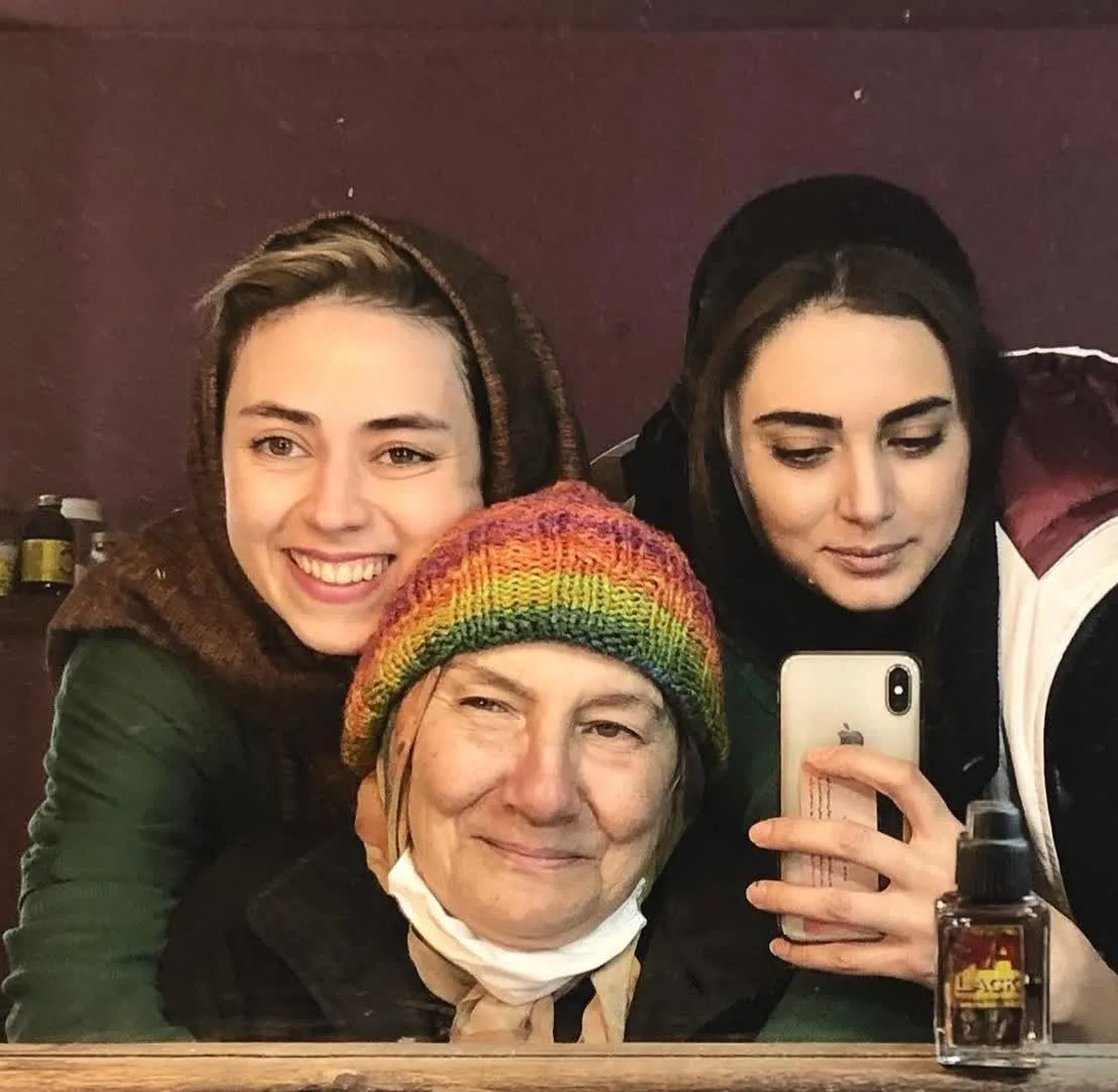 بیوگرافی نیلوفر رجاییفر بازیگر نقش الیزابت داعش پایتخت ۵ نیلوفر رجایی فر در سریال خوشنام