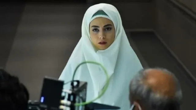 بیوگرافی نیلوفر رجاییفر بازیگر نقش الیزابت داعش پایتخت ۵ نیلوفر رجایی فر در سریال موج اول