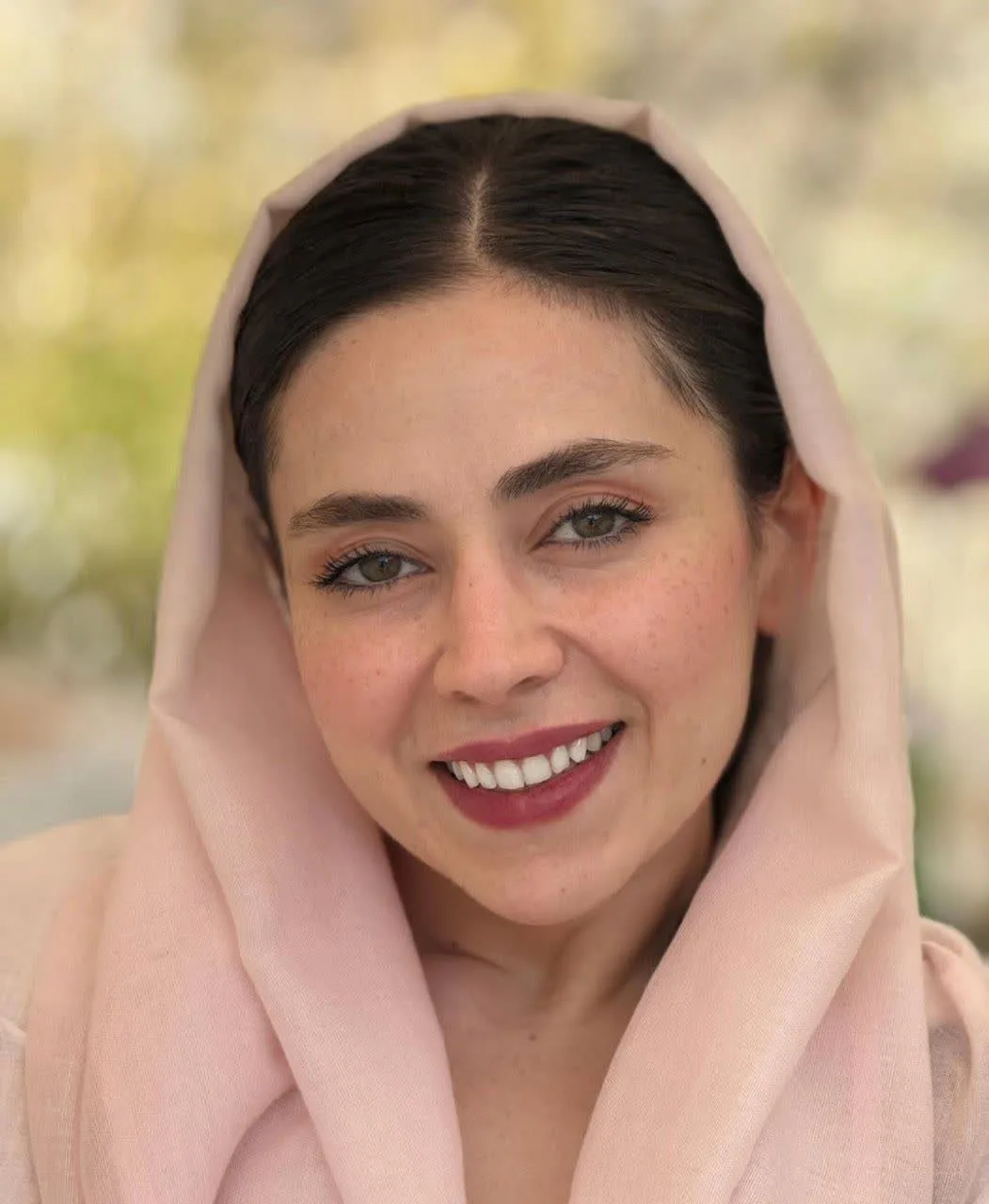 بیوگرافی نیلوفر رجاییفر بازیگر نقش الیزابت داعش پایتخت ۵ نیلوفر رجایی فر