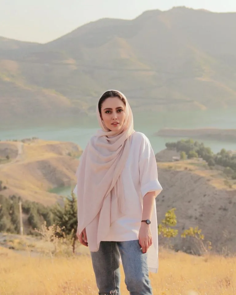 بیوگرافی شادی مختاری و همسرش؛ از سریال جزیره تا الناز در بیست و یک بیوگرافی شادی مختاری و همسرش؛ از سریال جزیره تا الناز در بیست و یک