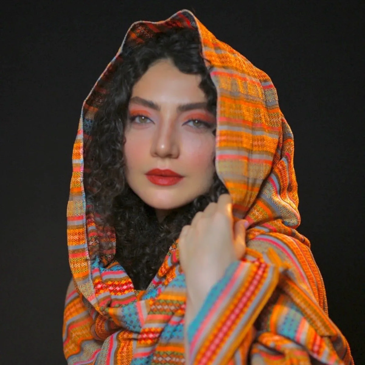 بیوگرافی و اسامی تمام بازیگران سریال بیگانگان ایرانی هلن نقیلو