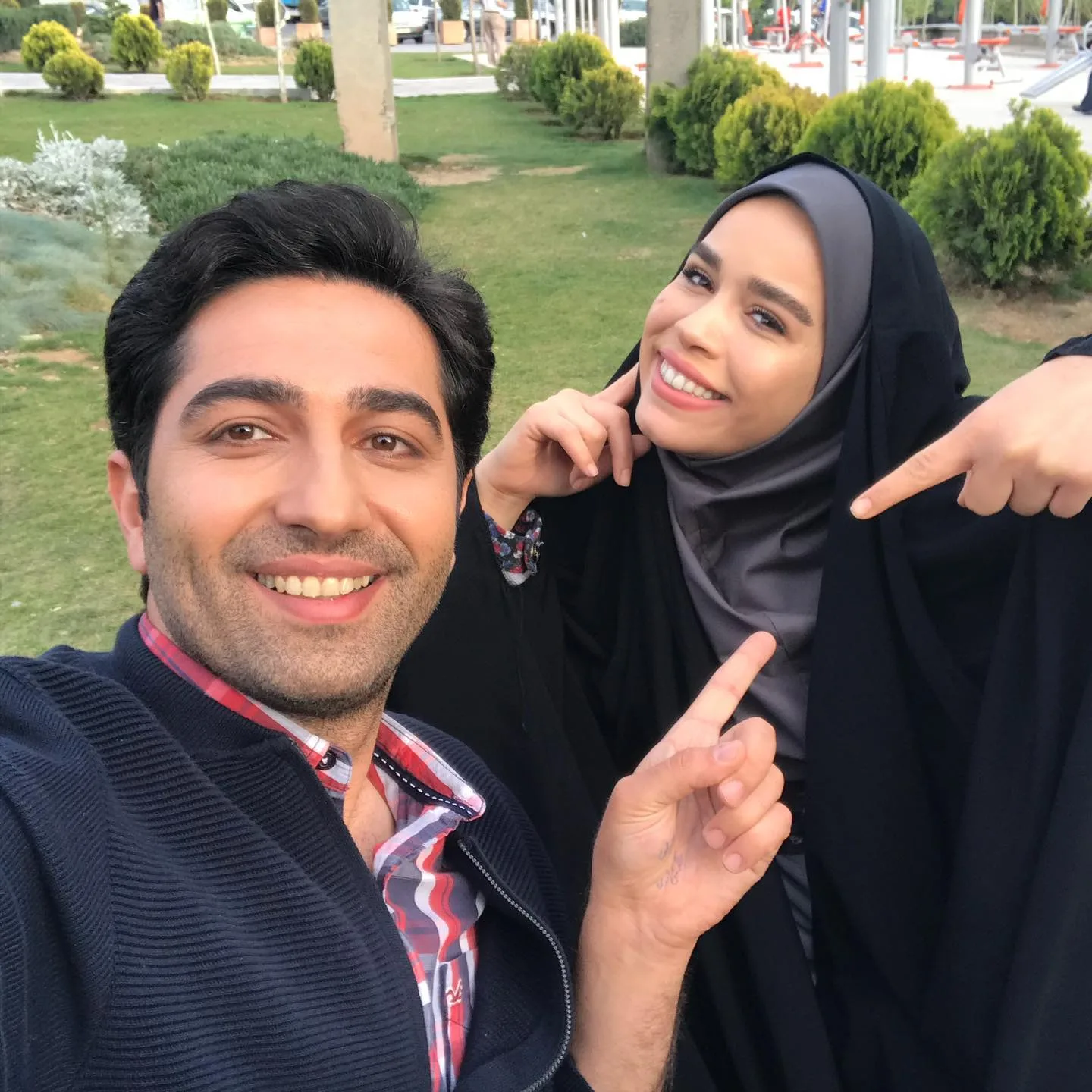 بیوگرافی علی سخنگو بازیگر نقش پارسا در سریال دلدادگان علی سخنگو و ملیکا شریفی نیا در سریال دلدادگان