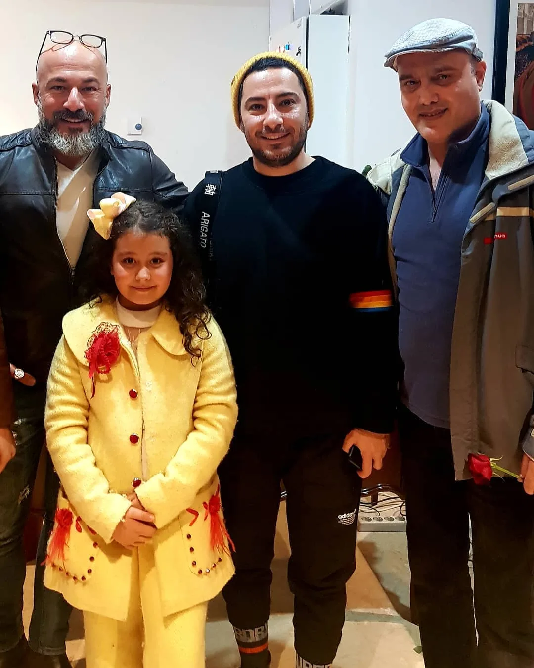 بیوگرافی حنانه آجرلو نرگس سریال در و تخته + تصاویر شخصی کودکی حنانه آجرلو در کنار سعید داخ، نوید محمدزاده و امیر آقایی