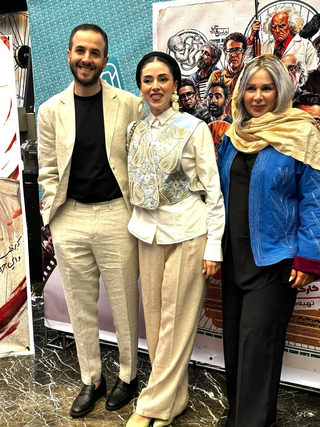 بازیگران سریال کلینیک رویا با همسرانشان در اکران مردمی + فیلم و عکس بازیگران سریال کلینیک رویا با همسرانشان در اکران مردمی + فیلم و عکس