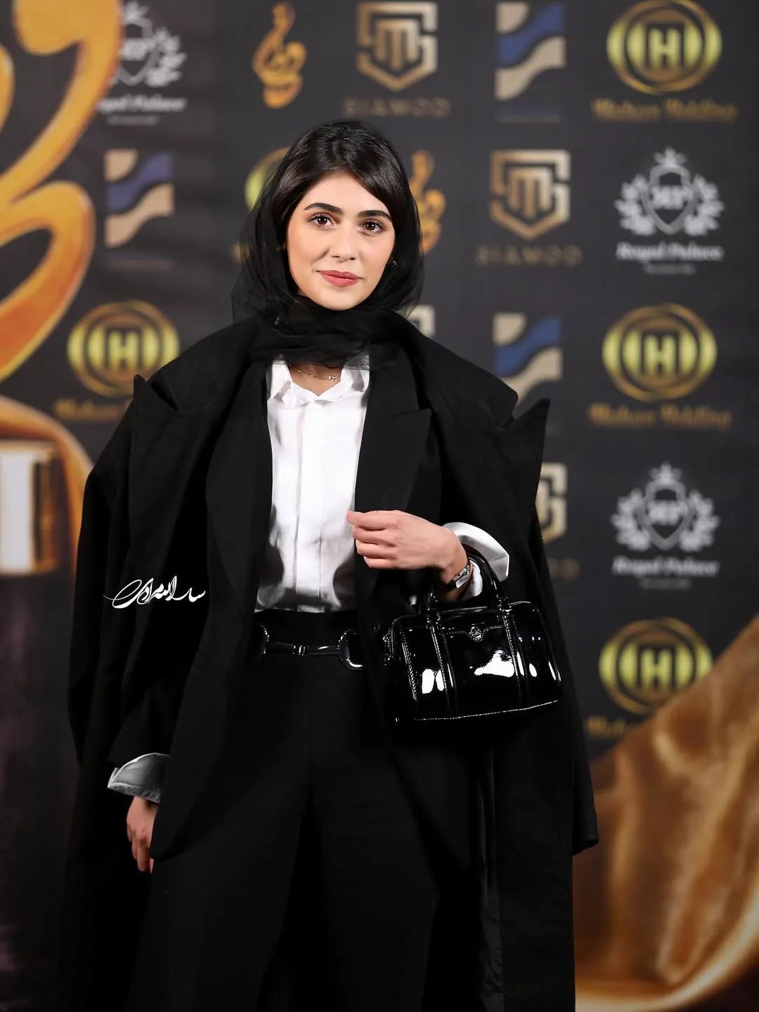 بیوگرافی نیک آفرید سماواتی بازیگر نقش سایه در سریال کلاغ نیک آفرید سماواتی در جشن حافظ