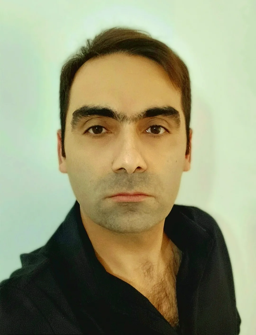 بیوگرافی یاسر یزدانی؛ شاعر، ترانهسرا، نویسنده و آهنگساز ایرانی یاسر یزدانی