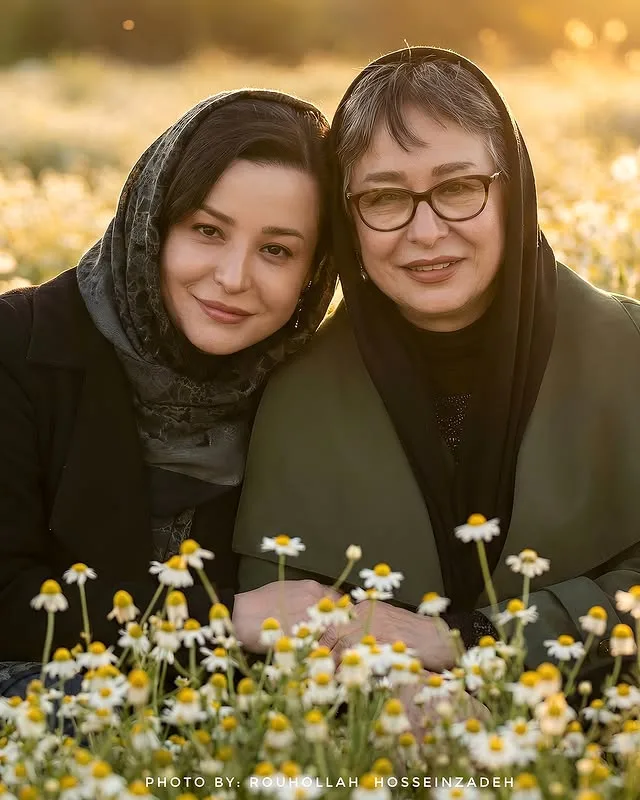 تصاویر و بیوگرافی آزیتا حاجیان بازیگر، زندگی شخصی و ازدواجها آزیتا حاجیان و دخترش مهراوه