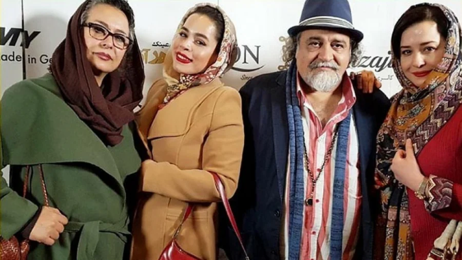 تصاویر و بیوگرافی آزیتا حاجیان بازیگر، زندگی شخصی و ازدواجها آزیتا حاجیان و دخترانش در کنار همسر اولش محمدرضا شریفی نیا