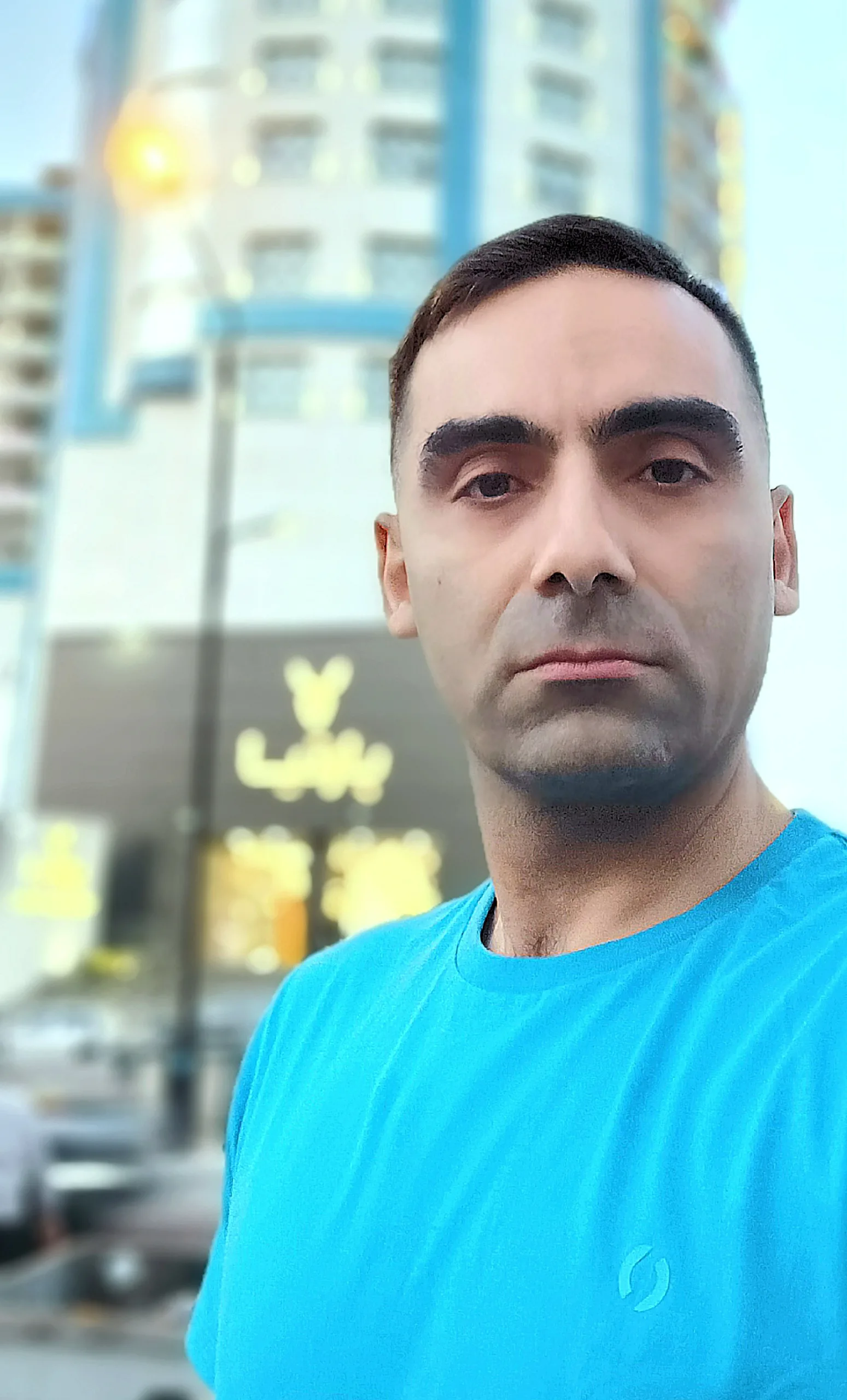 بیوگرافی یاسر یزدانی؛ شاعر، ترانهسرا، نویسنده و آهنگساز ایرانی یاسر یزدانی
