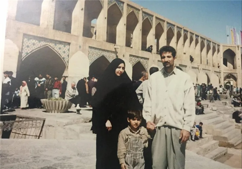 زندگینامه شهید محمود صارمی؛ همسر و فرزند او و ماجرای ۱۷ مرداد روز خبرنگار زندگینامه شهید محمود صارمی؛ همسر و فرزند او و ماجرای ۱۷ مرداد روز خبرنگار