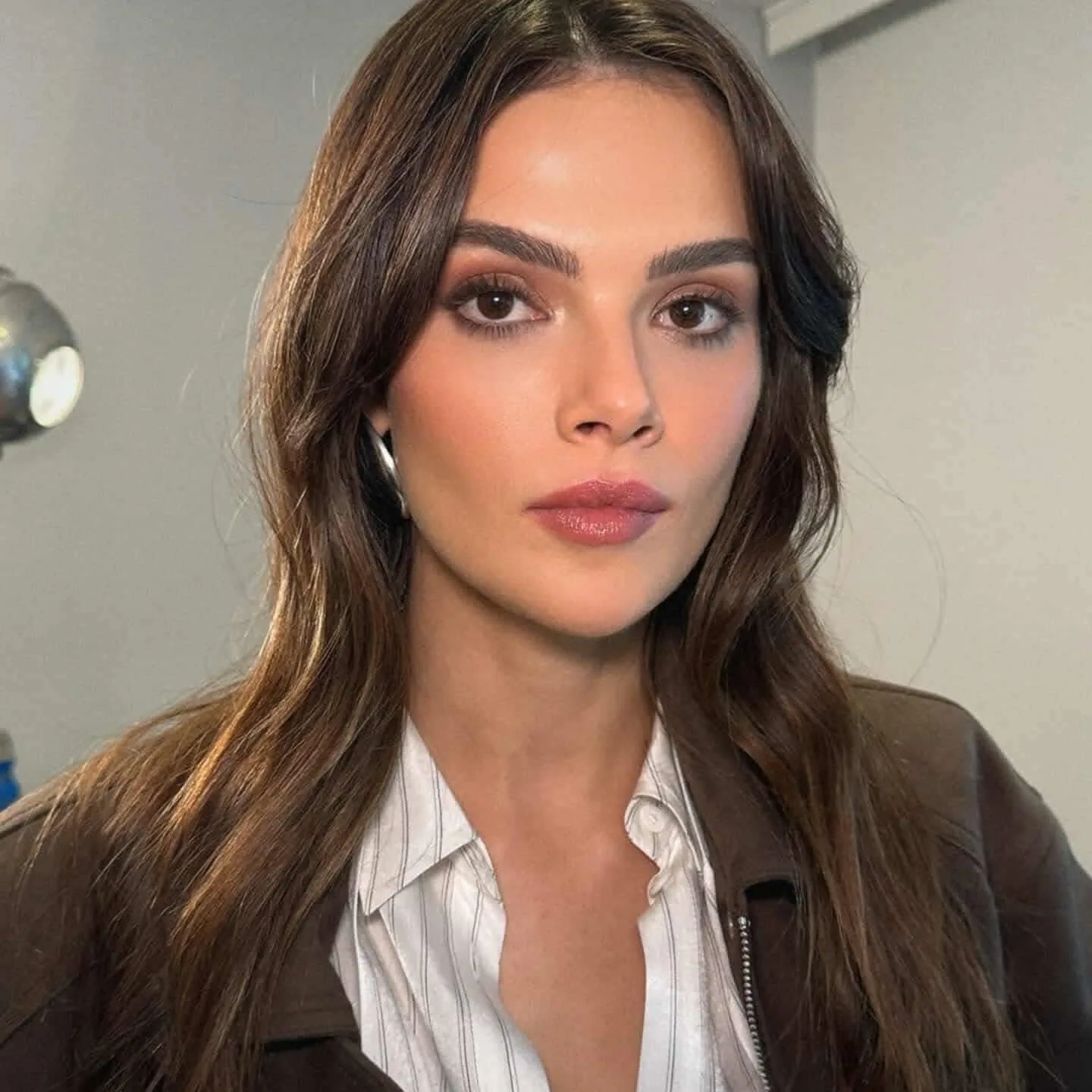 تصاویر و بیوگرافی بازیگران سریال شهر دور (ترکی) + خلاصه داستان سینم اونسال (Sinem Ünsal)