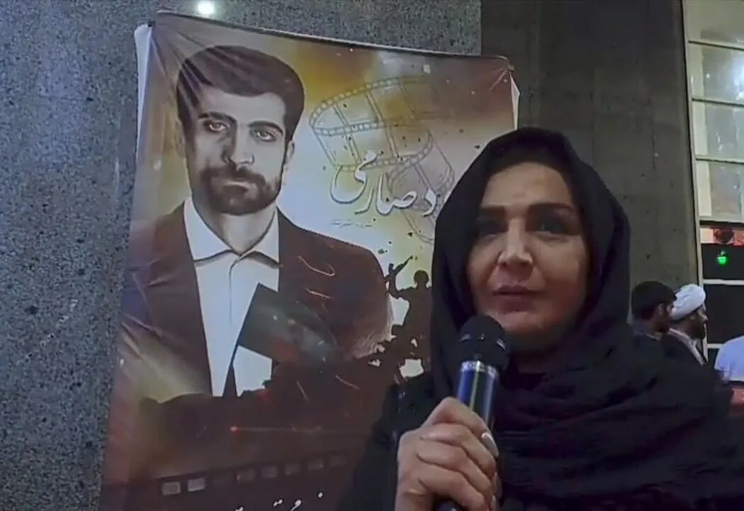 زندگینامه شهید محمود صارمی؛ همسر و فرزند او و ماجرای ۱۷ مرداد روز خبرنگار خدیجه روزبهانی همسر شهید محمود صارمی