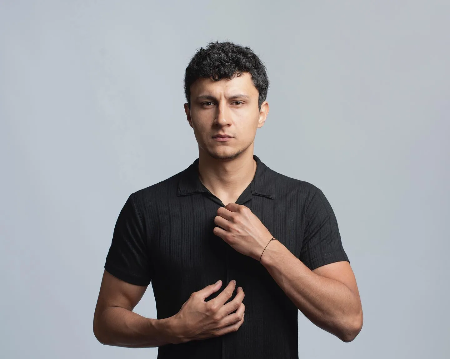 تصاویر و بیوگرافی بازیگران سریال شهر دور (ترکی) + خلاصه داستان آلپر چانکایا (Alper Çankaya)
