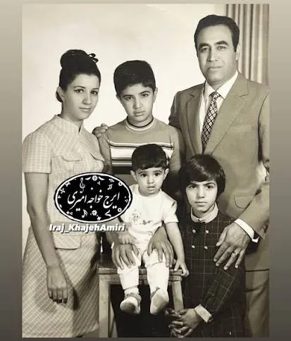 علت فوت و بیوگرافی ایرج خواجه امیری استاد آواز ایران و پدر احسان خواجهامیری ایرج خواجه امیری در کنار همسر اول و فرزندان خود از همسر اول