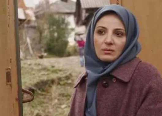 اسامی و بیوگرافی بازیگران سریال پرانتز باز + خلاصه داستان معصومه میرحسینی