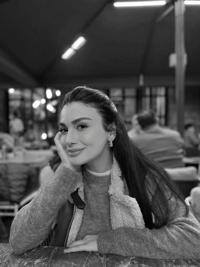 تصاویر و بیوگرافی بازیگران سریال ترکی چشمانش دریای سیاه + خلاصه داستان اوزگه یاغیز (Özge Yağız)