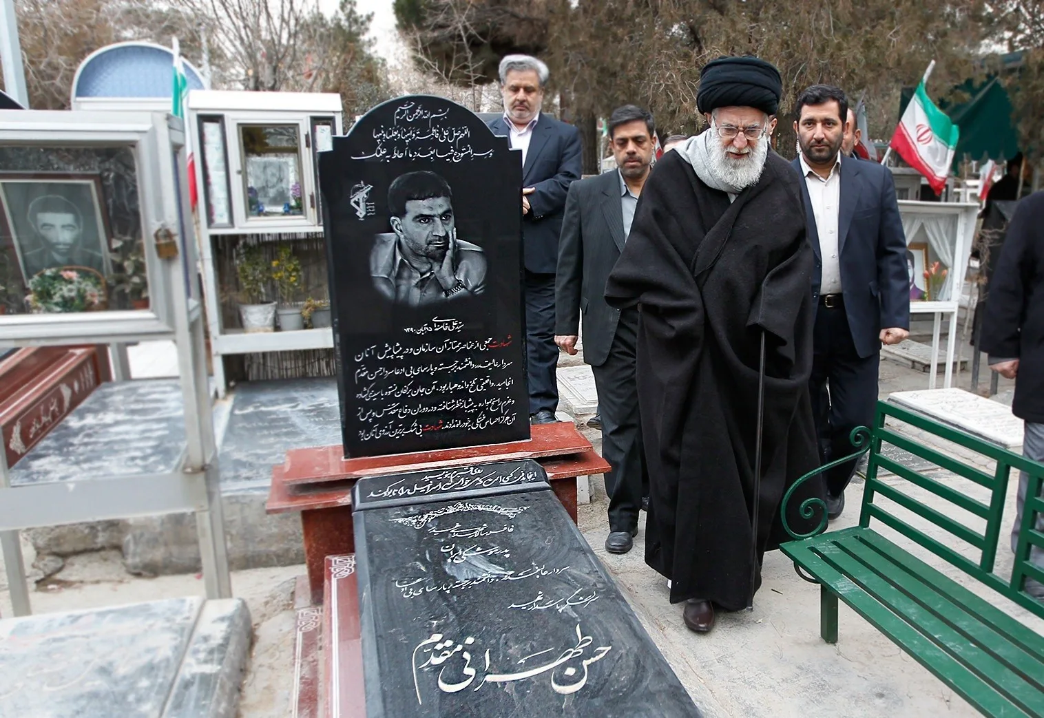 شهید حسن تهرانی مقدم که بود؟ زندگینامه و دستاوردها قبر شهید حسن تهرانی مقدم
