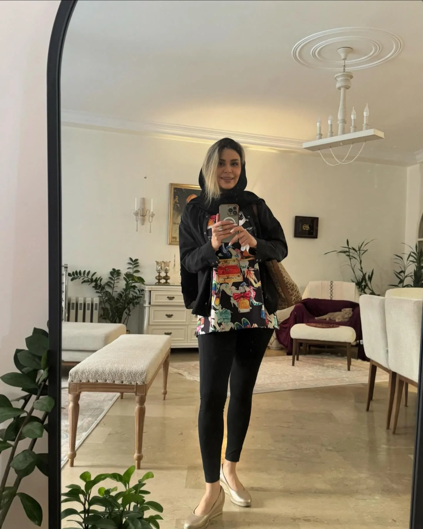 استایل جذاب نجمه جودکی مجری و گوینده در خانه زیبایش نجمه جودکی در خانه خود